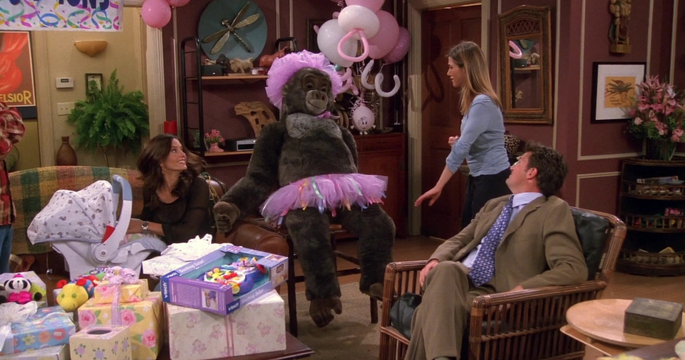 épisode friends gorille géant cadeau de naissance Emma